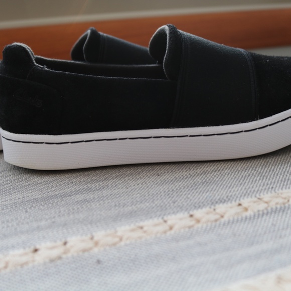 Women's Clarks Slip On Sneakers - Picture 8 of 10